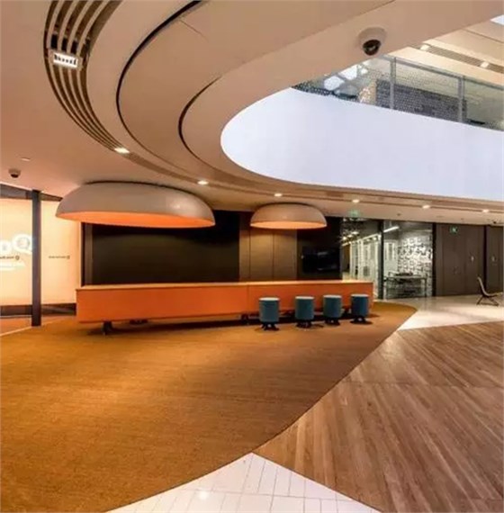 中庭空間&mdash;開放報告廳