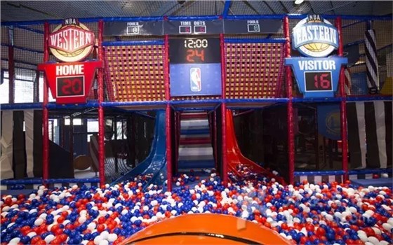 上海新天地湖濱道購物中心：全球首家以NBA為主題的家庭娛樂中心