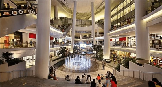 新加坡星悅匯：綠色植物為寬敞中庭增添活力