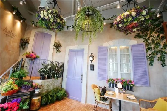 泰國(guó)EmQuartier：花園式餐廳