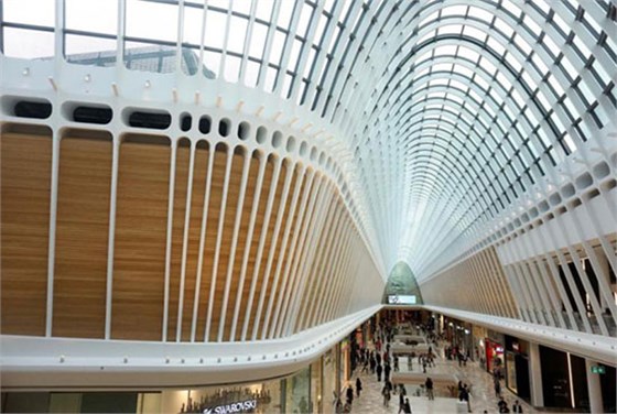 墨爾本伊斯特蘭購物中心:15萬朵干花打造“飄香”天幕 墨爾本伊斯特蘭購物中心:15萬朵干花打造“飄香”天幕