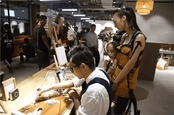 畫&middot;超級工廠