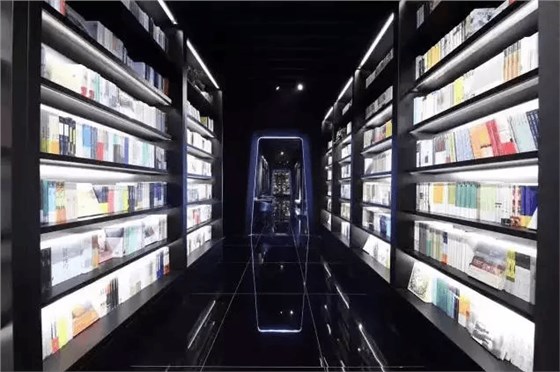 言幾又成都IFS旗艦店