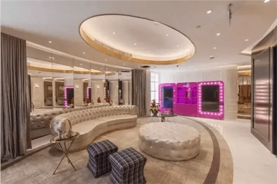 私人購(gòu)物區(qū)的&ldquo;智能試衣鏡&rdquo;