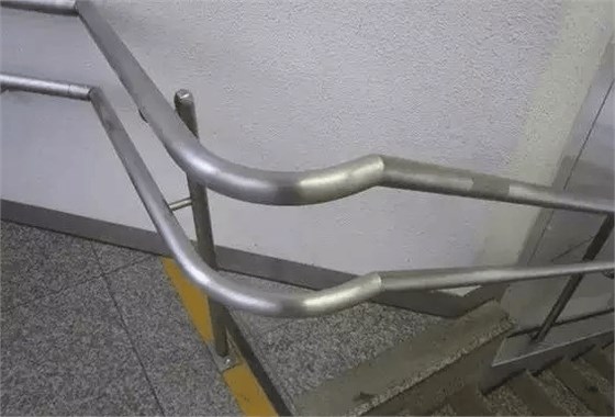 無障礙電梯、樓梯