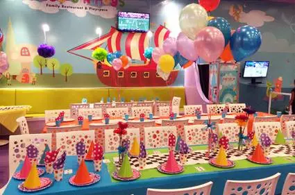 美國洛杉磯Giggles N' Hugs餐廳 美國洛杉磯Giggles N' Hugs餐廳