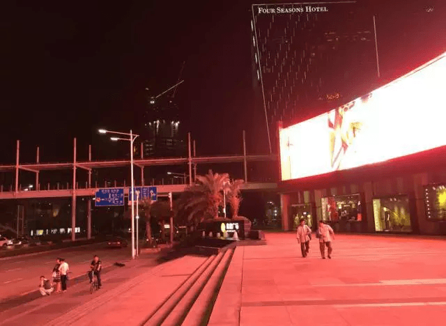 經(jīng)營尷尬的購物中心，基本都在燈光上犯了這些錯！