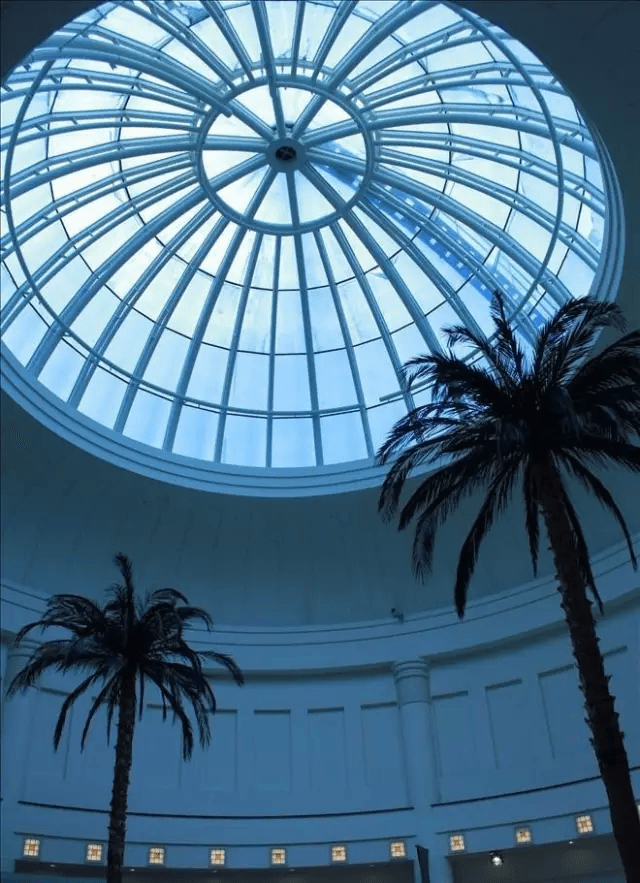 臺灣微風(fēng)廣場：防曬玻璃