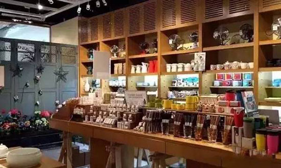 只賣(mài)雜貨卻成購(gòu)物中心人氣王