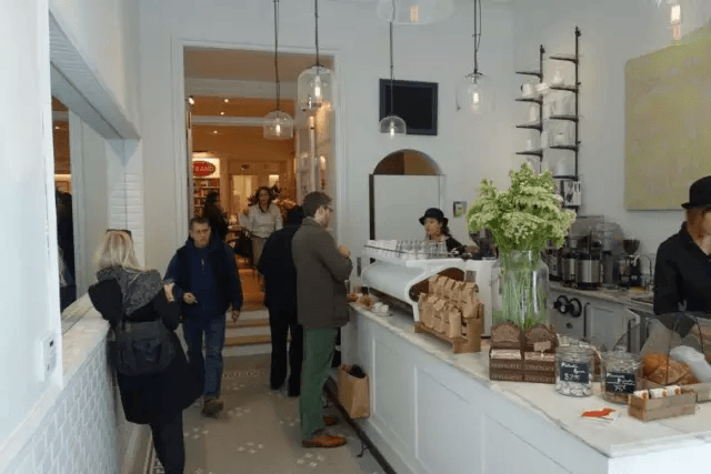 加拿大高端服裝品牌Club Monaco：咖啡、甜點(diǎn)