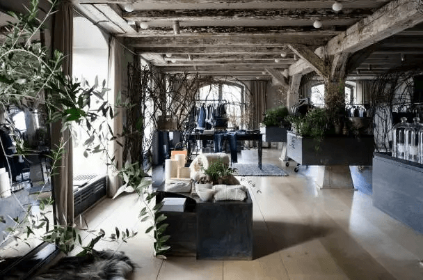 加拿大高端服裝品牌Club Monaco：咖啡、葡萄酒