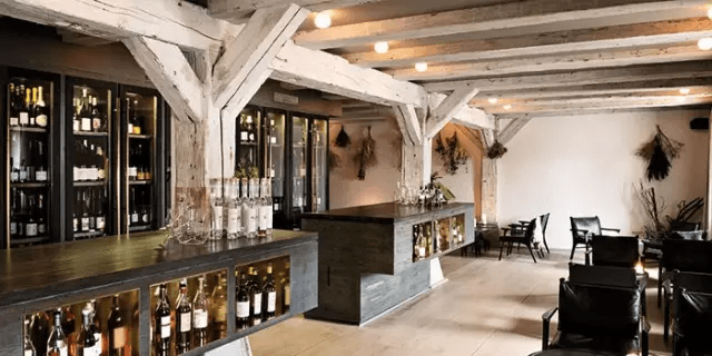 加拿大高端服裝品牌Club Monaco：咖啡、葡萄酒