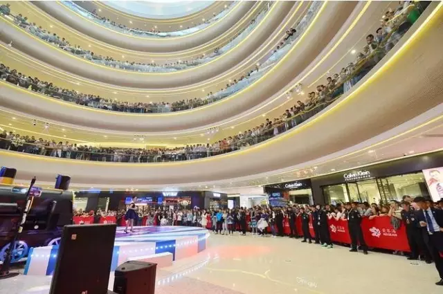 重慶愛琴海購物公園：全國首創(chuàng)屋頂馬術(shù)俱樂部