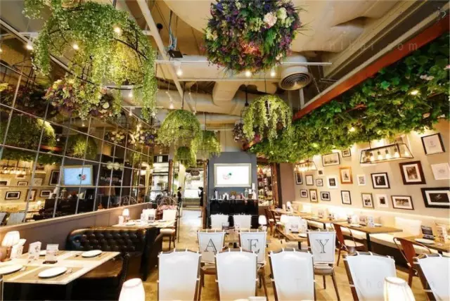 泰國(guó)EmQuartier：花園式餐廳