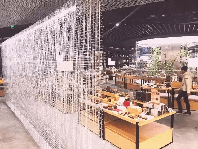 言幾又成都IFS旗艦店