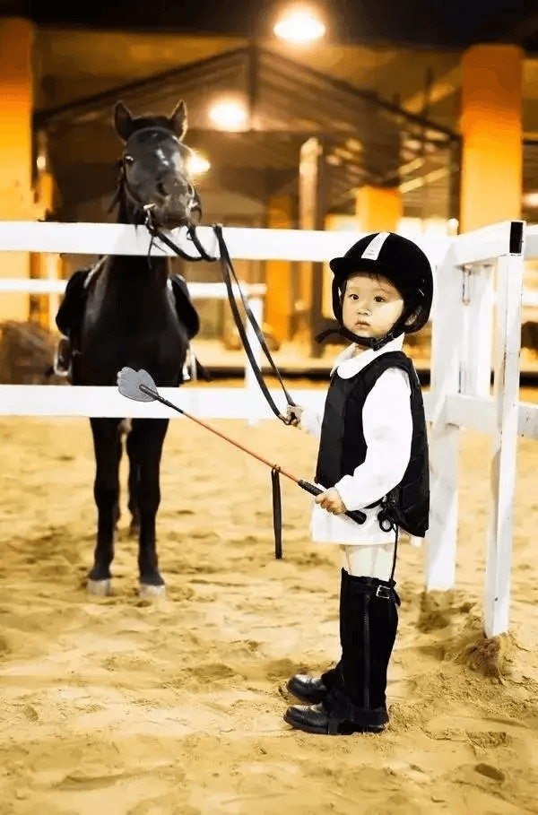 小騎士兒童馬術(shù)館：全國少有的室內(nèi)馬術(shù)訓(xùn)練場館