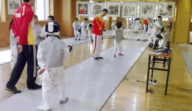 凱旋擊劍運動中心：提供全套擊劍設(shè)備