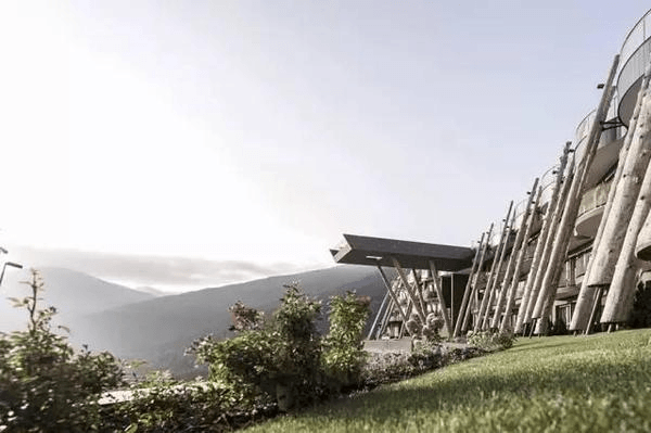 Hotel Hubertus屋頂懸掛泳池 Hotel Hubertus屋頂懸掛泳池