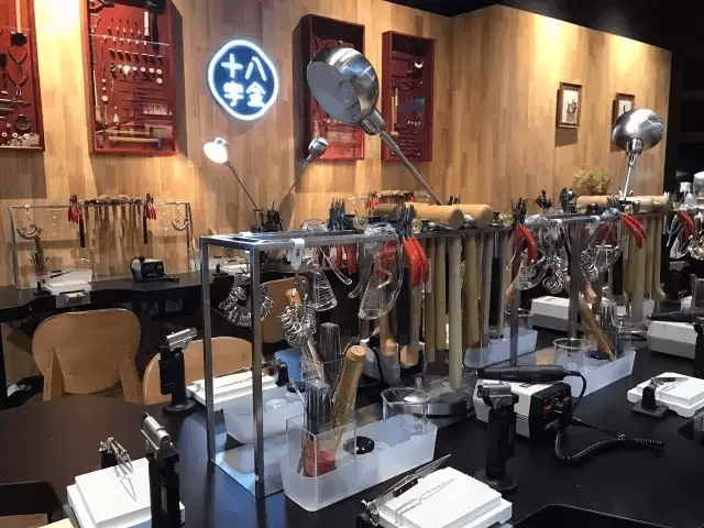 言幾又IFS店內(nèi)銀飾DIY體驗館